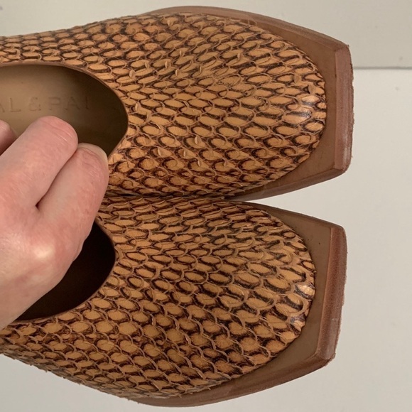 Wal & Pai Wade Pump in Burt Reptile - Picture 6 of 16